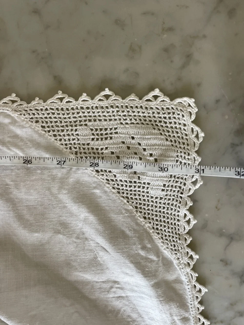 VINTAGE White Tea Pot Crocheted Edge Square Tablecloth @ 31”x 31”